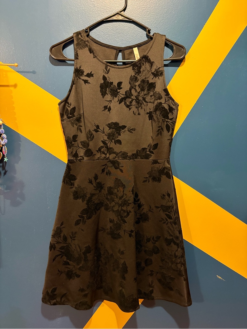 Gilli Black Flocked Floral Fit & Flare Mini Dress EUC